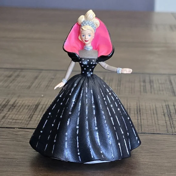 1997 Mattel Hallmark Holiday Barbie ornament - Picture 5 of 5